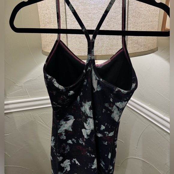 lululemon tank - Picture 5 of 10